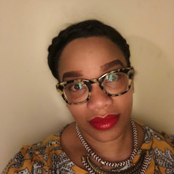 Meet your Posher, Danielle - Picture 1 of 1